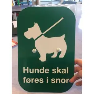 Hunde skal føres i snor - Aluskilt 30x20 cm - Hundeskilte